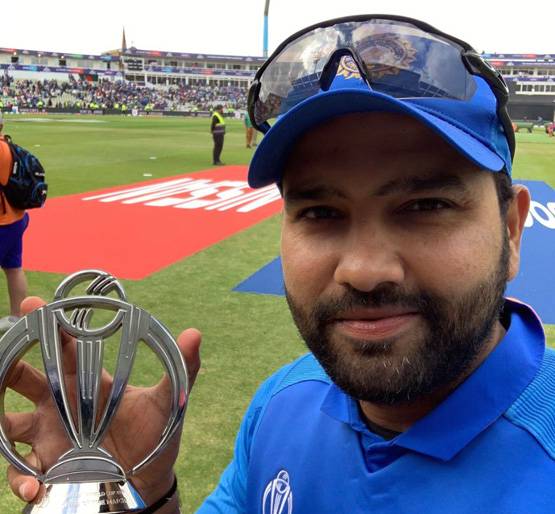 'हिट मैन' रोहित ने लगाई शतकों की झड़ी, 'शतक वीर' कोहली को पछाड़ा