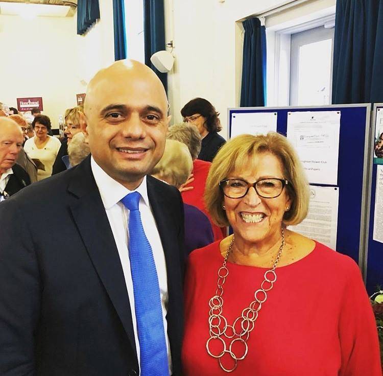 ब्रिटेन की राजनीति में ऐसे छाया एक पाकिस्तानी बस ड्राइवर का बेटा