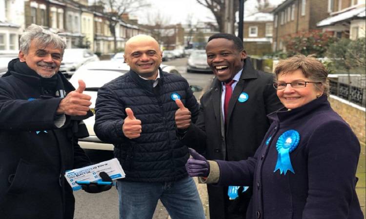 ब्रिटेन की राजनीति में ऐसे छाया एक पाकिस्तानी बस ड्राइवर का बेटा