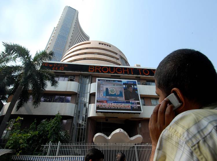 जूते-चप्पल की इस कंपनी ने निवेशकों को बना दिया करोड़पति, जानें- कैसे