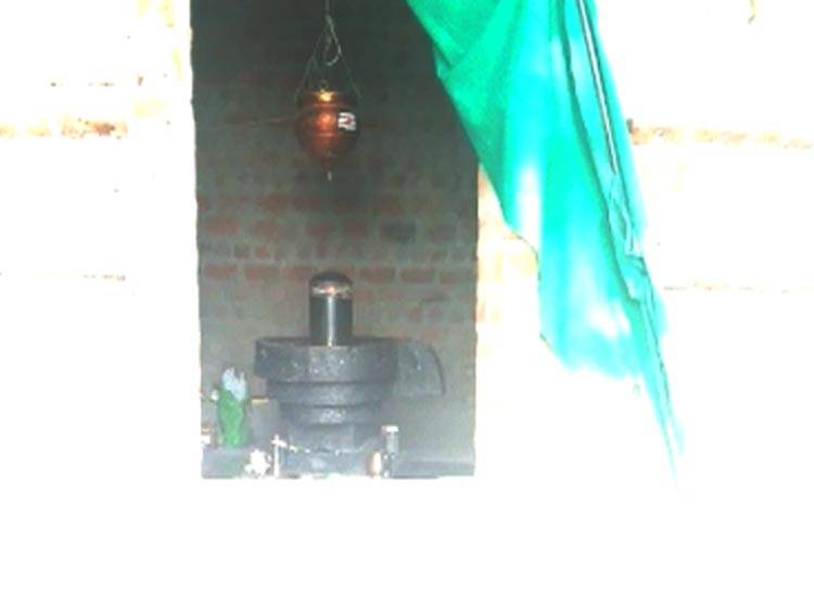 गुप्त खजाने के लिए 3 की नरबलि, गर्दन काटकर खून शिवलिंग पर चढ़ाया