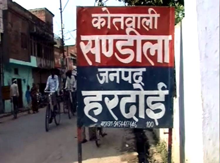 तख्त पर सोते भाई-बहन को सांप ने डसा, रक्षाबंधन से पहले घर में मचा मातम