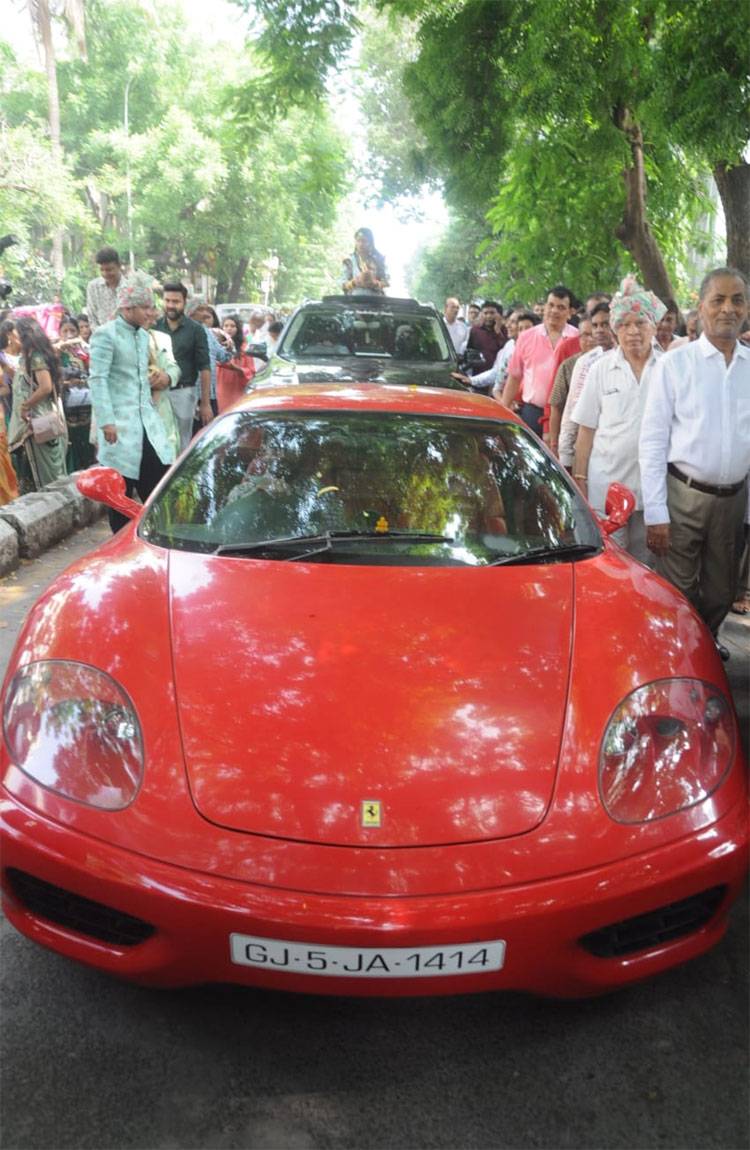 सचिन की फरारी में निकलीं स्तुति शाह, संन्यासी बनने की तैयारी