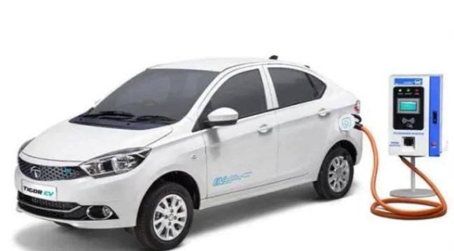 सरकार दे रही इलेक्ट्रिक वाहन पर छूट, आप ले सकते हैं ये 4 कार
