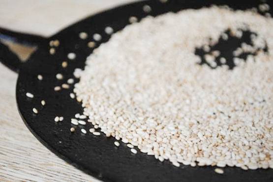 10 चीजें दान करने से बरसेगी शनि की कृपा, भूलकर भी न करें ये गलती