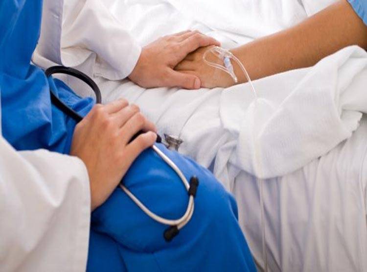 महिला का अल्ट्रासाउंड देख चौंके डॉक्टर, पेट में छूट गया था कॉटन का टुकड़ा