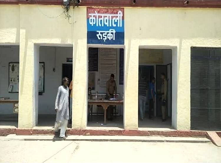 जिस्मफरोशी का आरोप- बजरंग दल के कार्यकर्ताओं का होटल में छापा, की मारपीट