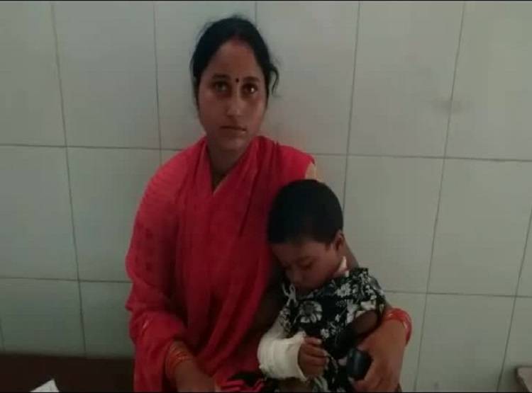 कैसे कहें डॉक्टर? टूटा हाथ छोड़कर दूसरे में चढ़ा दिया प्लास्टर