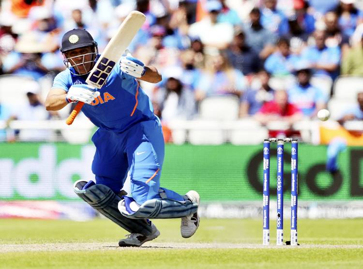 बड़े दिलवाले धोनी- जानें कैसा 'कर्ज' चुकाने के लिए मैच में बदलते हैं बल्ले