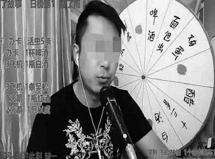 लाइव वीडियो बनाते समय युवक ने खाया जहरीला कीड़ा, तड़पकर हुई मौत