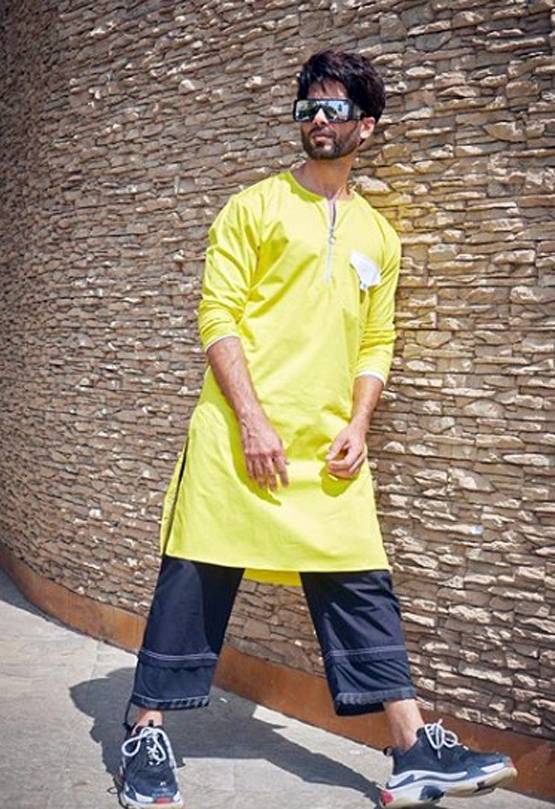 ईद पर ड्रेस को लेकर हैं कन्फ्यूज? देखें बॉलीवुड सेलेब्स के ट्रेंडिंग कुर्ते