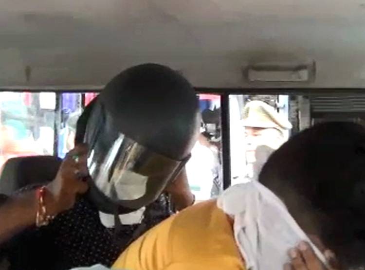 सेक्स रैकेट: होटल में रेड, लड़की बोली- जाने दो शादी होने वाली है