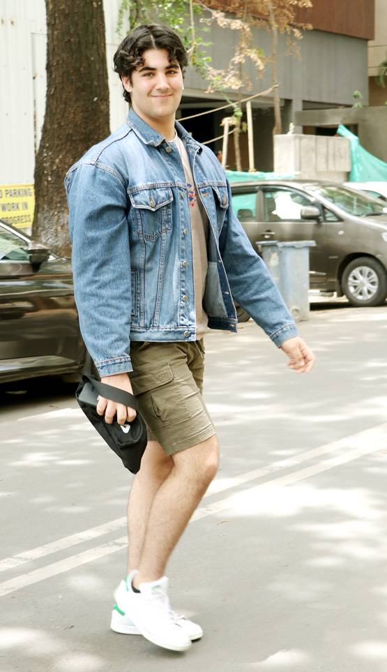 अक्षय के बेटे आरव ने कराया स्टाइलिश हेयर कट, चर्चा में नया लुक