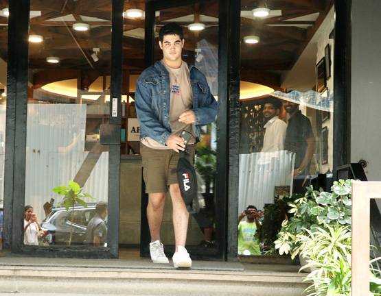 अक्षय के बेटे आरव ने कराया स्टाइलिश हेयर कट, चर्चा में नया लुक