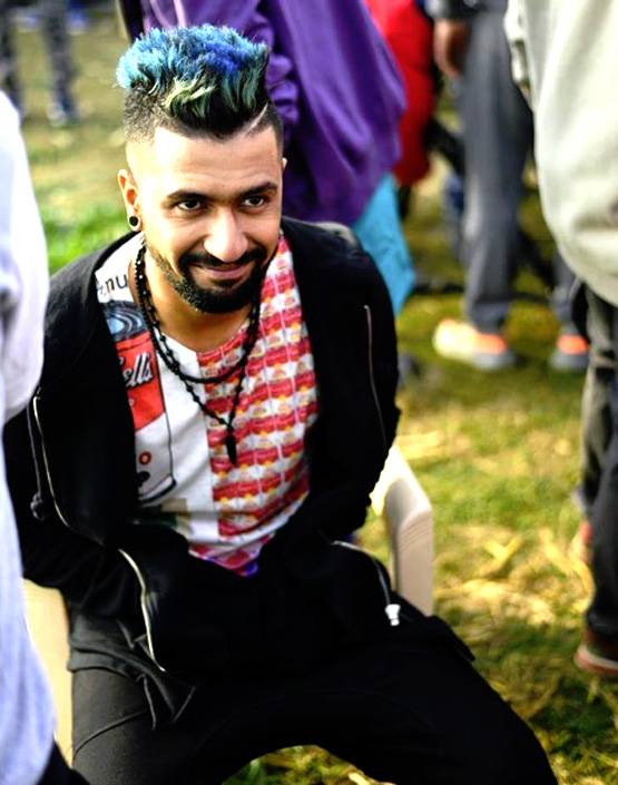 विक्की कौशल का लेटेस्ट हेयरस्टाइल, इस मॉनसून जरूर करें ट्राई