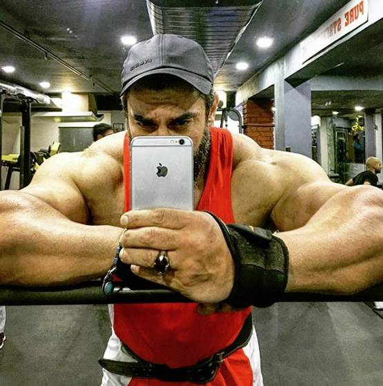 8 महीने में बनानी है नवाब शाह जैसी बॉडी? हफ्ते में 5 दिन करें ये एक्सरसाइज