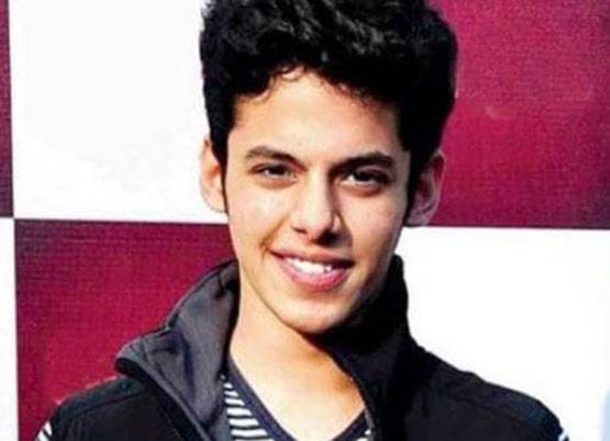 इतना बदल गया 'तारे जमीन पर' फेम दर्शील का लुक, थ‍ियेटर में आजमा रहे किस्मत