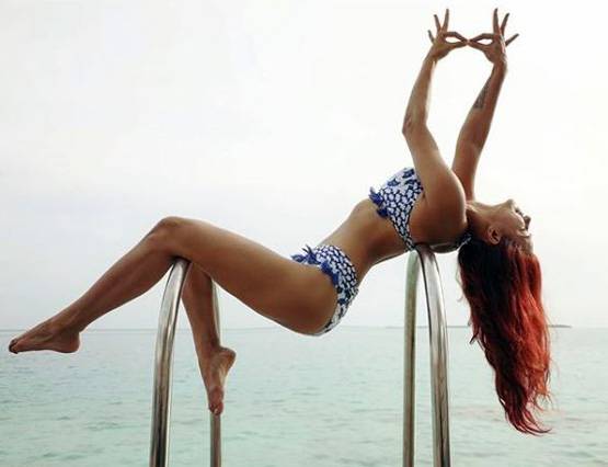 बिग बॉस फेम आशका ने टॉपलेस होकर किया योग, चर्चा में तस्वीर