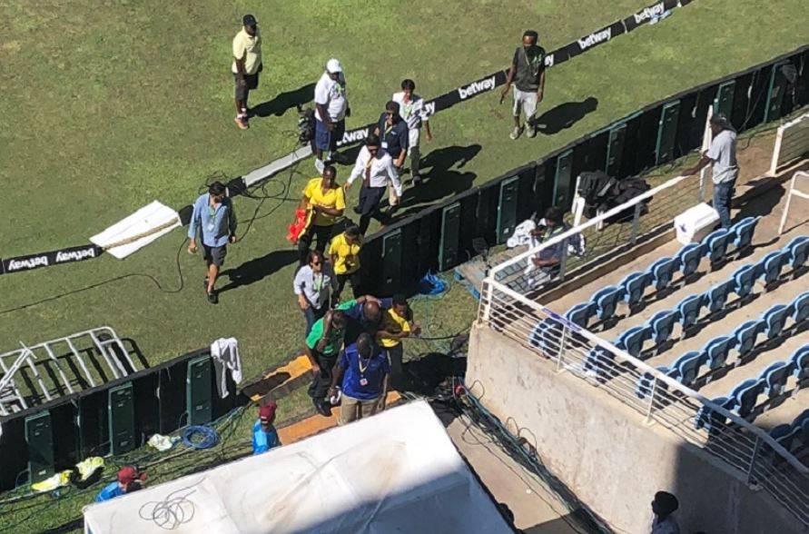 जमैका टेस्ट में बीच मैदान पर बेहोश हुए विव रिचर्ड्स, मंगवाया स्‍ट्रेचर