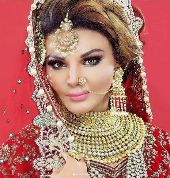 राखी ने शेयर की रोती लड़की की फोटो, लोग बोले- तलाक हो गया?