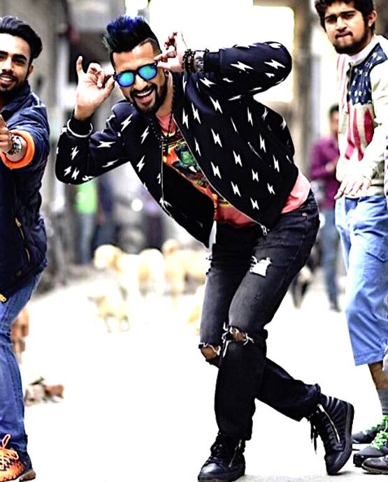 विक्की कौशल का लेटेस्ट हेयरस्टाइल, इस मॉनसून जरूर करें ट्राई