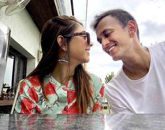 कैसी ये यारियां फेम नीति टेलर की जल्द होगी शादी, मेहंदी की तस्वीरें Viral