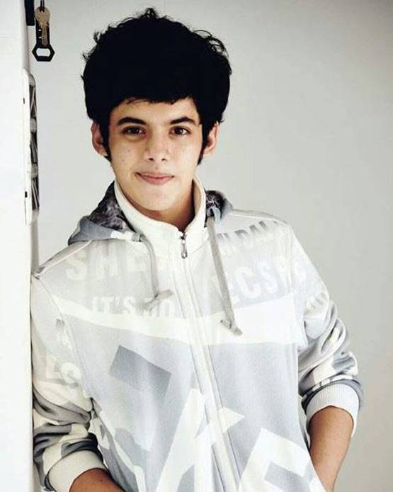 इतना बदल गया 'तारे जमीन पर' फेम दर्शील का लुक, थ‍ियेटर में आजमा रहे किस्मत