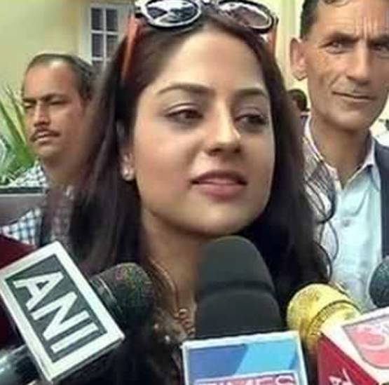 महबूबा की गिरफ्तारी के बाद चर्चा में हैं बेटी, जानें- क्या करती हैं काम