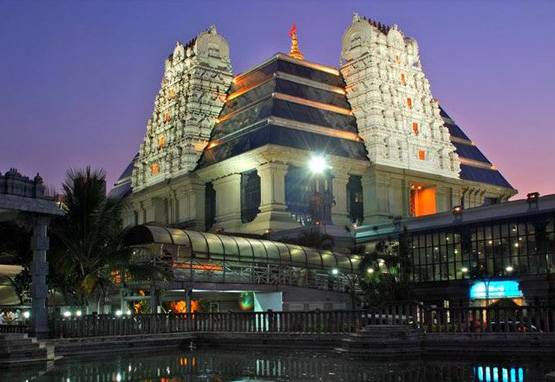 भारत से बाहर बना था पहला इस्कॉन मंदिर, जानें किसने बनवाया