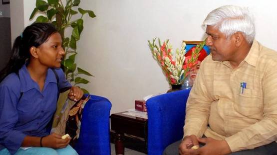 300 कमाने वाले मजदूर की बेटी ने पास की NEET परीक्षा, बनेगी डॉक्टर