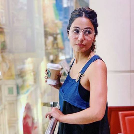 नो मेकअप लुक पर हिना खान ट्रोल, लोग बोले- बूढ़ी, मोहल्ले की आंटी आ गई