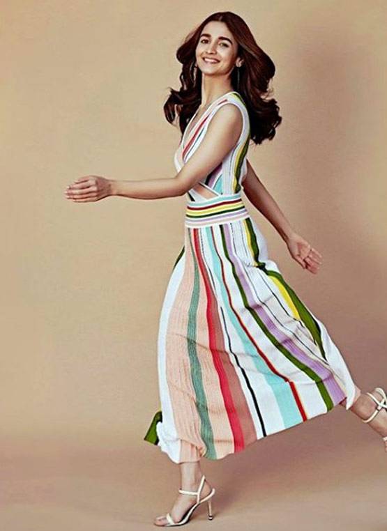 आलिया से लें मॉनसून के फैशन टिप्स, इन आउटफिट में रहेंगी कूल एंड कंफर्ट