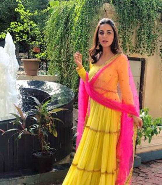 नच बलिए 9 फेम श्रद्धा आर्या ने किया बाथरूम में डांस, वीडियो वायरल