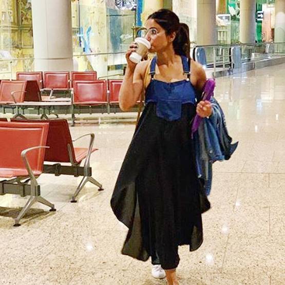 नो मेकअप लुक पर हिना खान ट्रोल, लोग बोले- बूढ़ी, मोहल्ले की आंटी आ गई