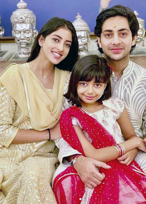 आराध्या बच्चन ने बुआ के बेटे को बांधी राखी, गजब है भाई-बहन की बॉन्डिंग