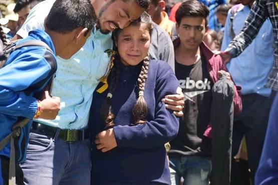 जब टीचर ने ली विदाई, तो रो पड़ा स्कूल का हर बच्चा, देखें-PHOTOS