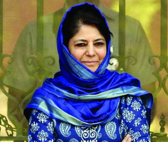 महबूबा की गिरफ्तारी के बाद चर्चा में हैं बेटी, जानें- क्या करती हैं काम