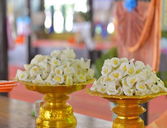 गुलाब से लेकर चमेली तक, इन 6 फूलों की सुगंध चमका सकती है भाग्य