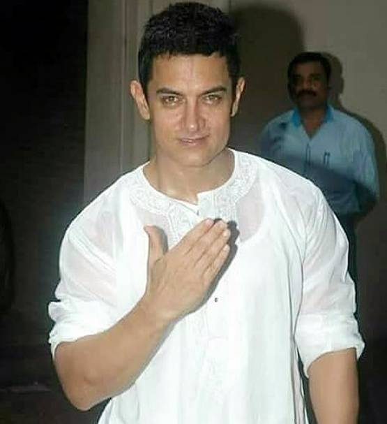 ईद पर ड्रेस को लेकर हैं कन्फ्यूज? देखें बॉलीवुड सेलेब्स के ट्रेंडिंग कुर्ते