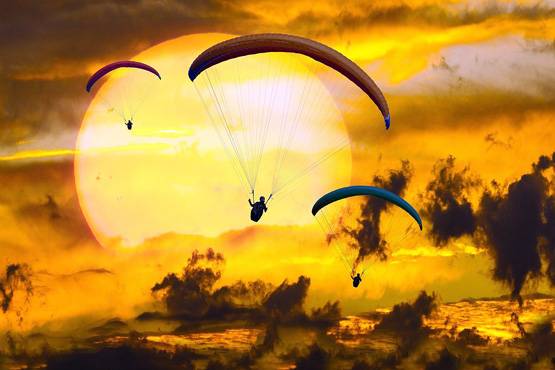 पैराग्लाइडिंग के 5 डेस्टिनेशन, 'वायरल-मैन' की तरह न उड़ जाएं होश!