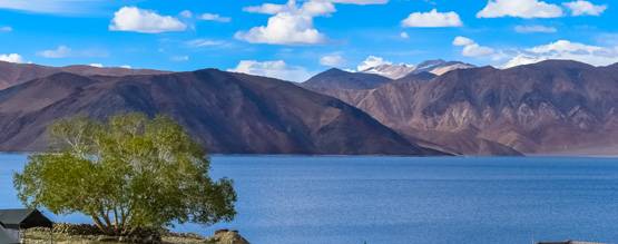 कम खर्च में कैसे पहुंचें लद्दाख? ये है घूमने का सही सीजन