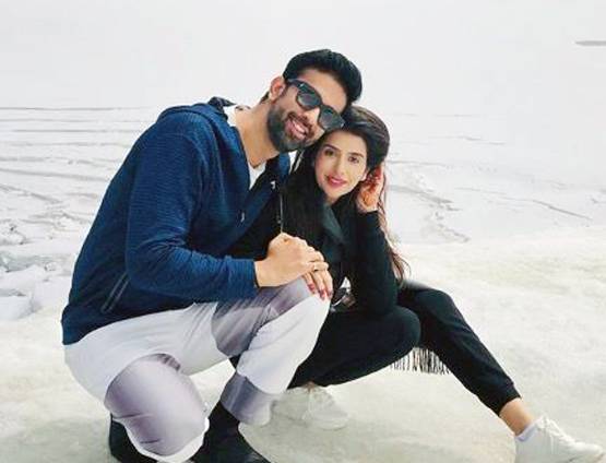 स्‍व‍िटजरलैंड की वादियों में राजीव-चारु का लिपलॉक, हनीमून की फोटोज वायरल