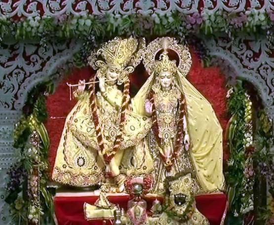 PHOTOS: देशभर में कृष्ण जन्माष्टमी की धूम, मंदिरों में उमड़े श्रद्धालु