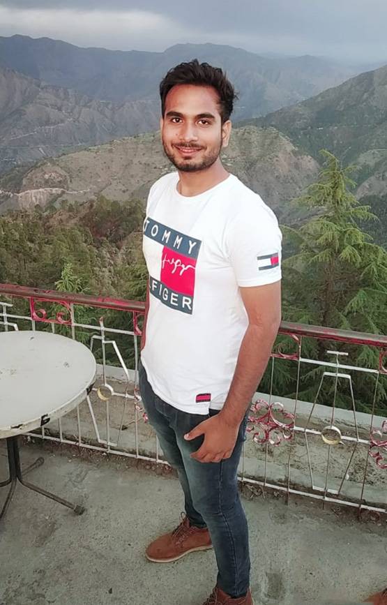 पिता टेलर, बेटा बना CA टॉपर, जानें किस स्ट्रेटजी से पाई सफलता