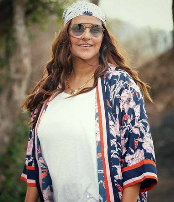 रेड बिकिनी में यूं जलवे बिखेर रहीं नेहा धूपिया, पति संग केमिस्ट्री