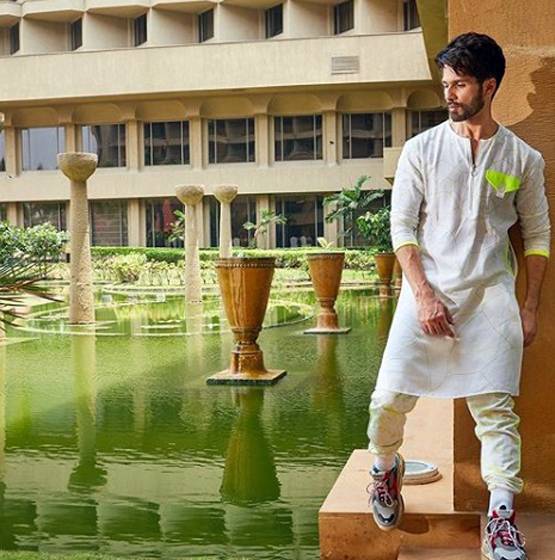 ईद पर ड्रेस को लेकर हैं कन्फ्यूज? देखें बॉलीवुड सेलेब्स के ट्रेंडिंग कुर्ते