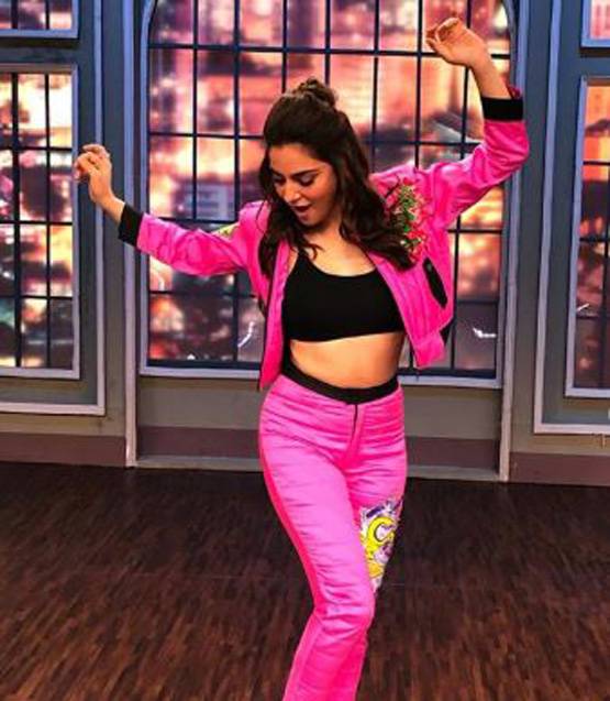 नच बलिए 9 फेम श्रद्धा आर्या ने किया बाथरूम में डांस, वीडियो वायरल