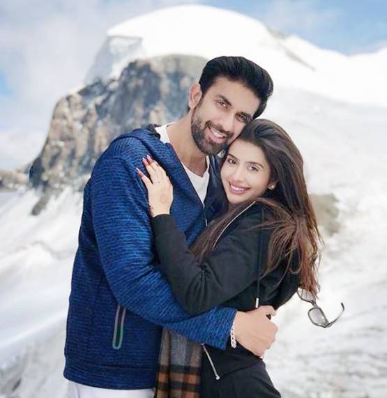 स्‍व‍िटजरलैंड की वादियों में राजीव-चारु का लिपलॉक, हनीमून की फोटोज वायरल