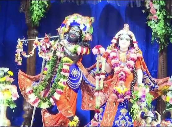 PHOTOS: देशभर में कृष्ण जन्माष्टमी की धूम, मंदिरों में उमड़े श्रद्धालु