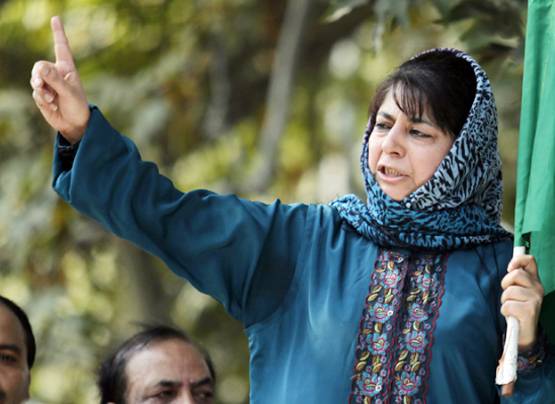 महबूबा की गिरफ्तारी के बाद चर्चा में हैं बेटी, जानें- क्या करती हैं काम